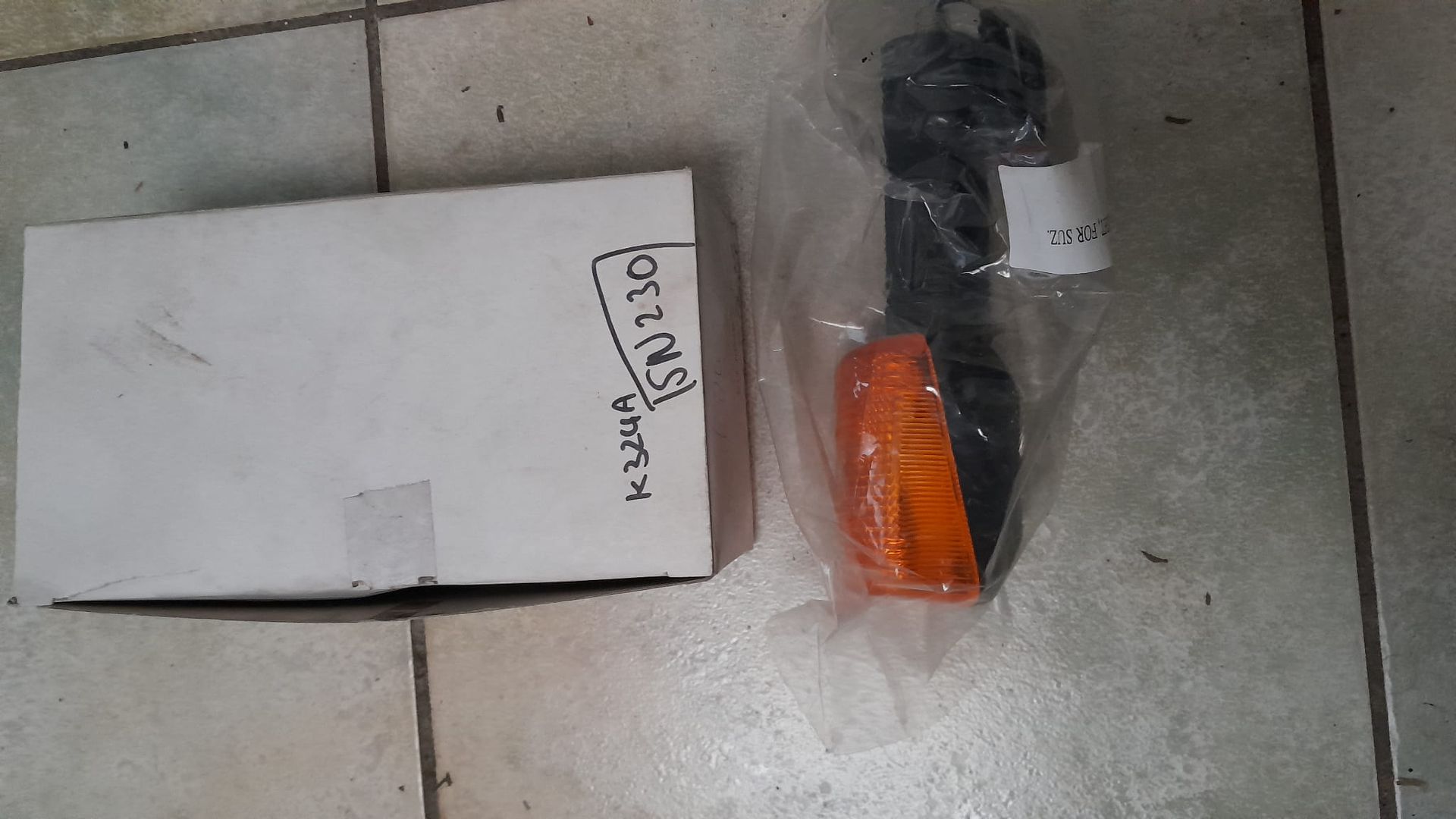 knipperlicht  	vervangend voor  			35601-17c20	E17-1053B , 35601-01D10