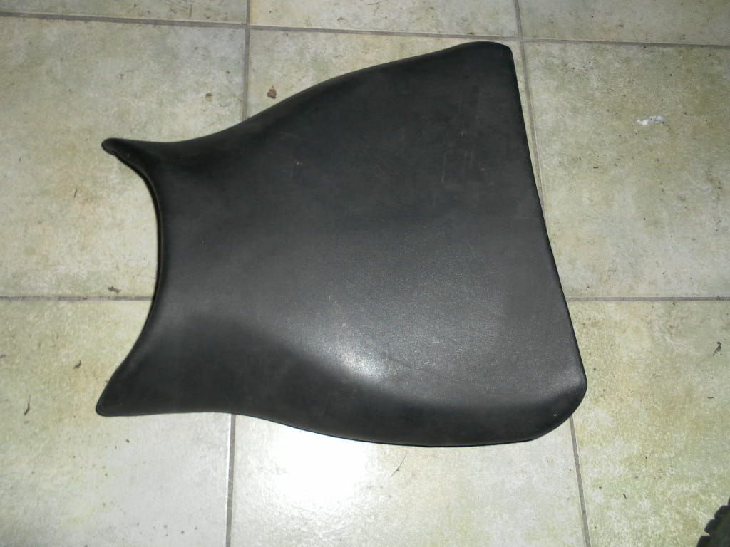 zadel  bestuurder	zxr750 zx750 	53001-1686 ( controleer nummer onderkant zadel