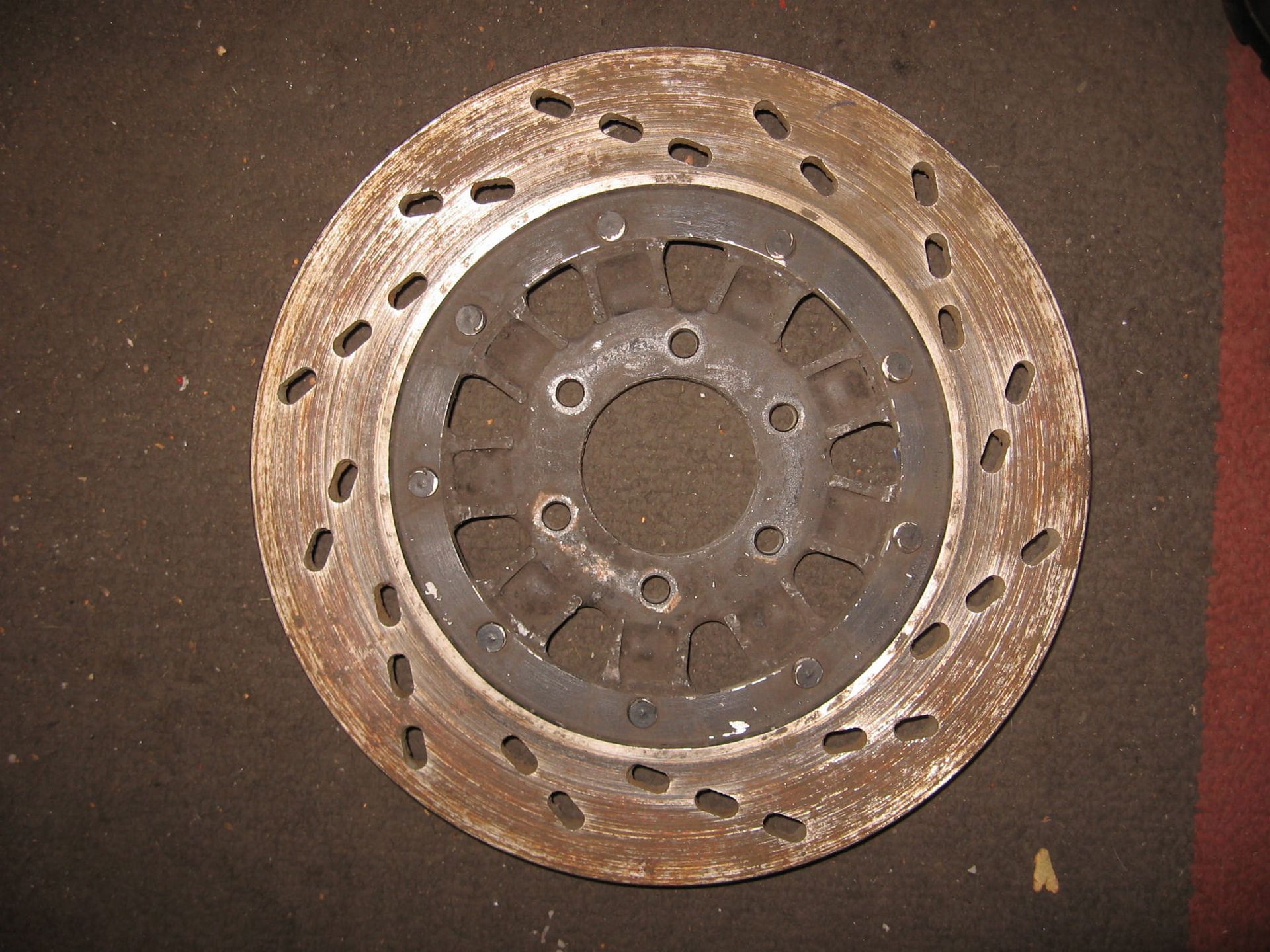 achterremschijf  	Gsx750es 1983 , gs750es gs700es		69210-31300