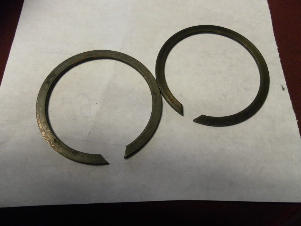 2 stuks Retaining rings, ,  		zodiac	233492	65325-83A) Evolution Big Twin, Twin Cam, Milwaukee Eight, air cooled Buell and Evolution Sportster