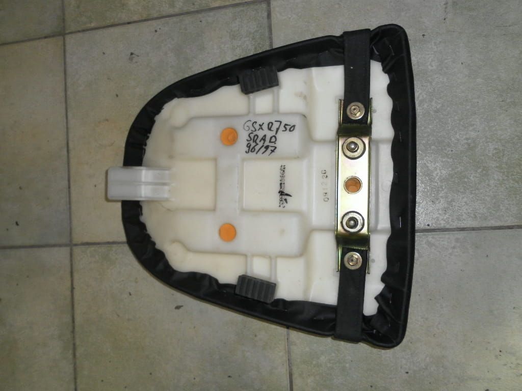 zadel   duo	gsxr750 scrad 96-97   45300-33E00  45300-33E20