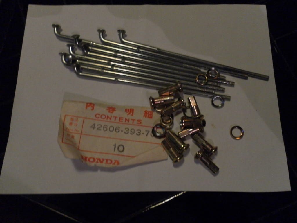 9 stuks. Spoke, Bs 8x125 	gl1000 cb750a		42606-393-700