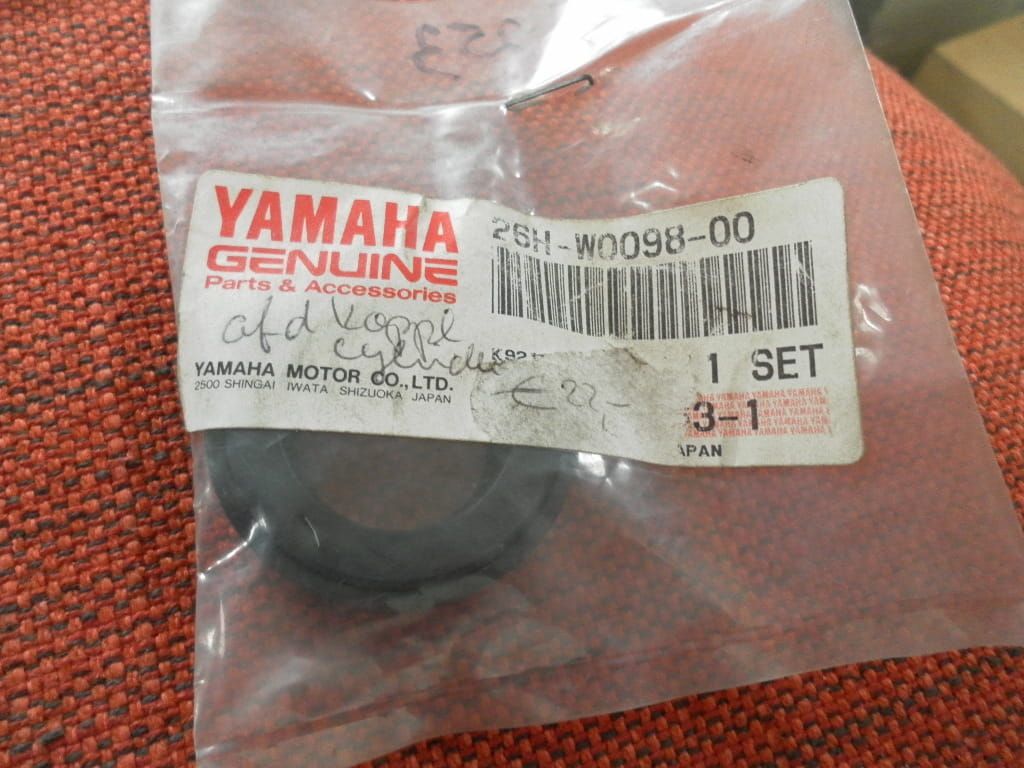 sealkit pushlever   , xvz13 fzr1000		oem nos		26H-W0098-00