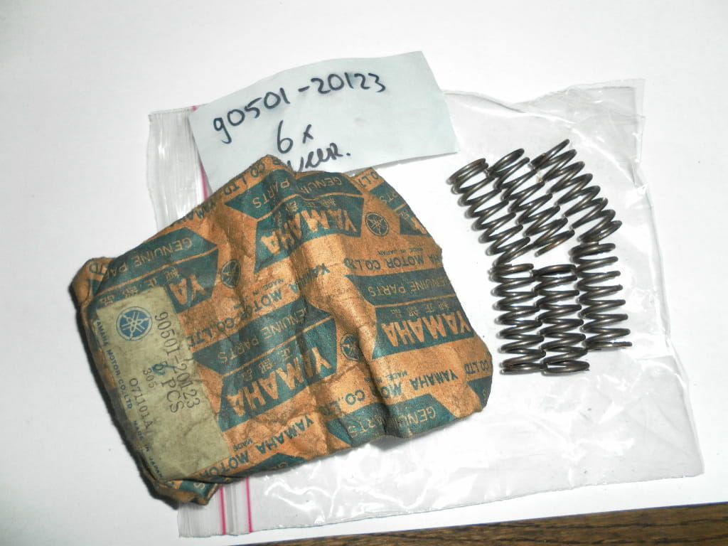 6 stuks koppelingsveer	o.a rd250 rd350			90501-20123-00 	90501-20361