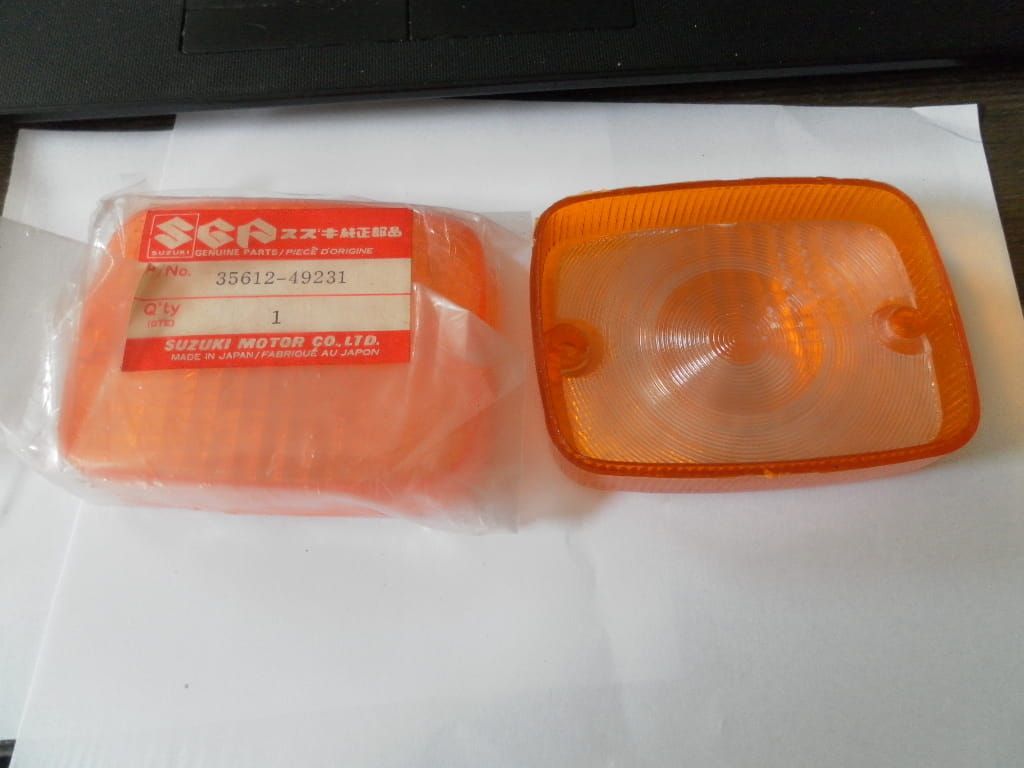 2x knipperlichtglas voor	oem		GR650, GS1000, GS1100, GS400 / 425 / 450, GS550, GS650, GS750, GS850, GSX550, GSX750, GV, XN85 	. 35612-49231