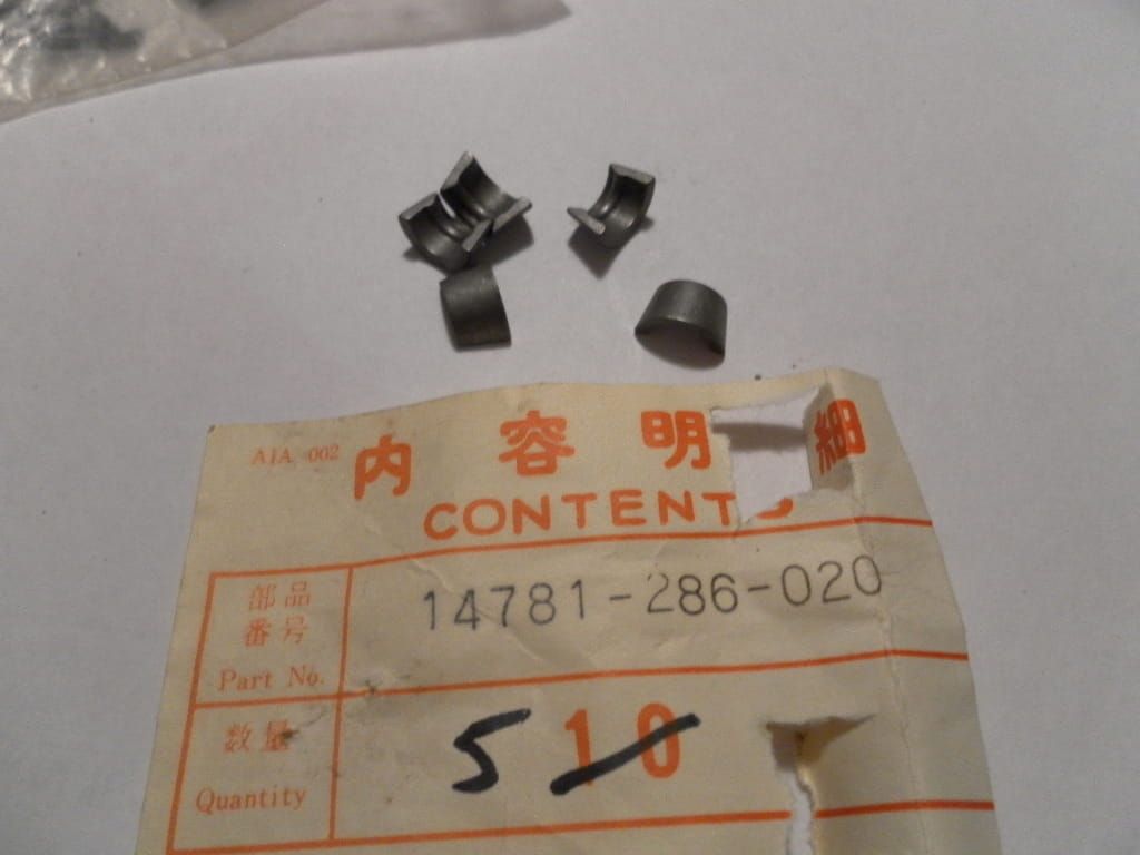 5 stuks halve maantjes klepsteel	.valve cotter.	oem 		14781-286-020 , cb350 xl175 cb360T , cl350