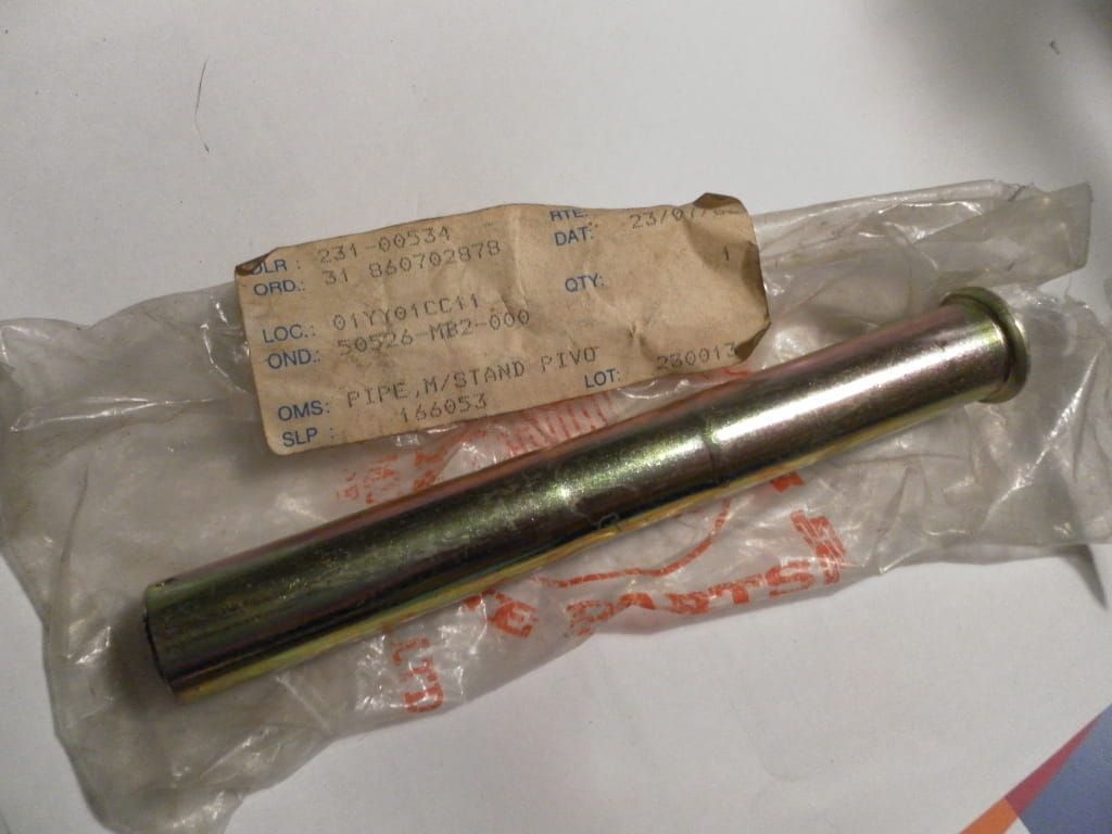 pipe mainstand pivot	vf750f ,vf700f 83-85	oem 		50526-mb2-000 (1)