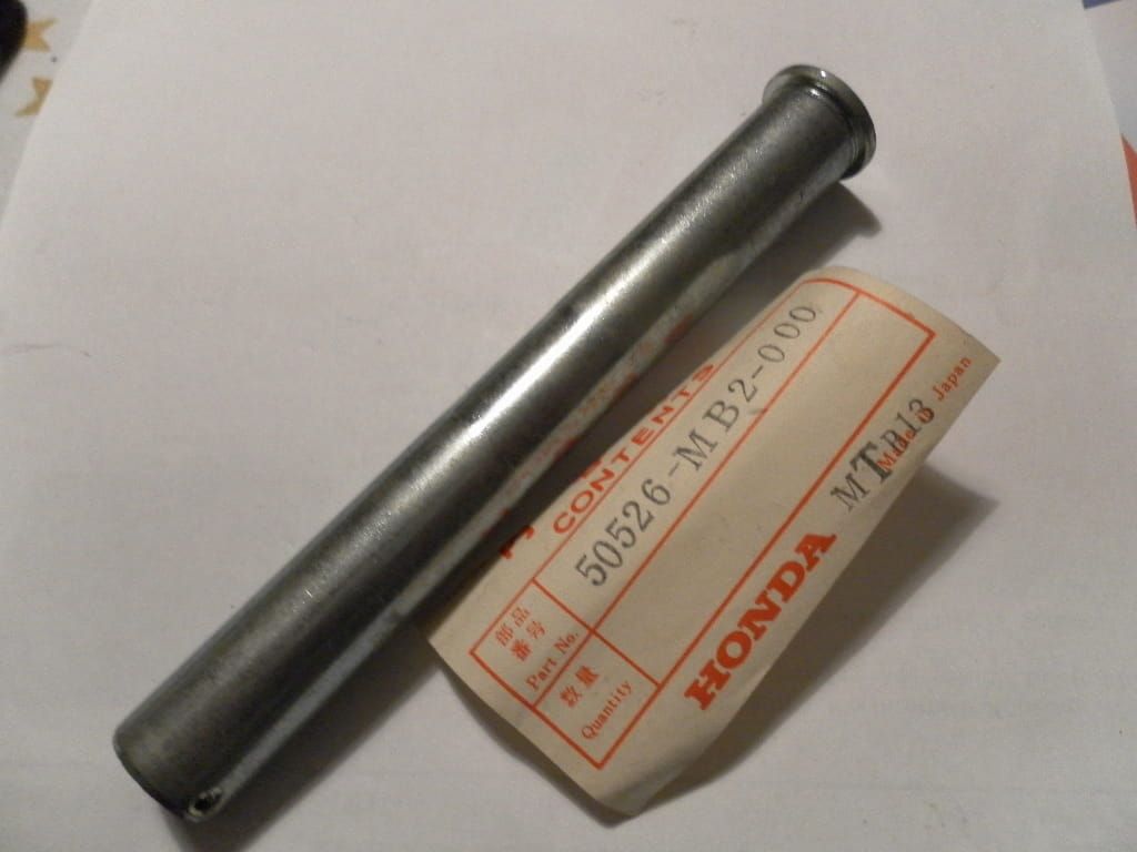 pipe mainstand pivot	vf750f ,vf700f 83-85	oem 		50526-mb2-000