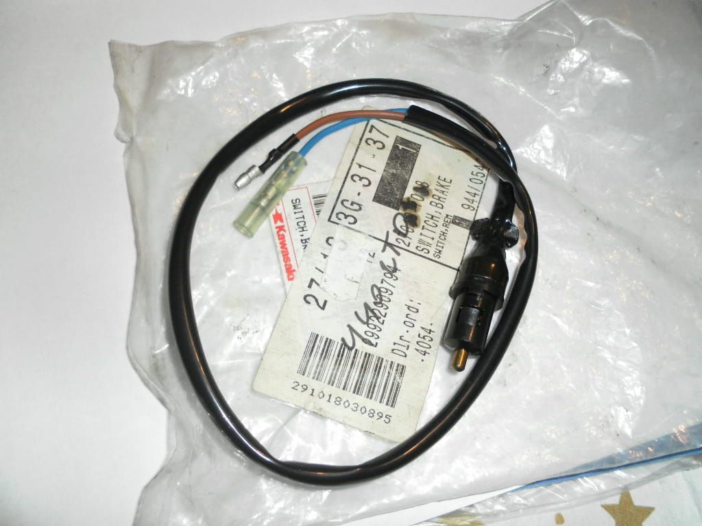 remlichtschakelaar  voor	kz440 kz750 kz1000	oem		27010-1028