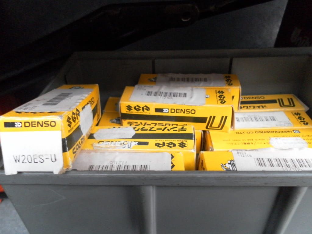 NOS 4 stuks W20ES-U denso bougie's  ( NGK B6ES ) , suzuki genuine parts