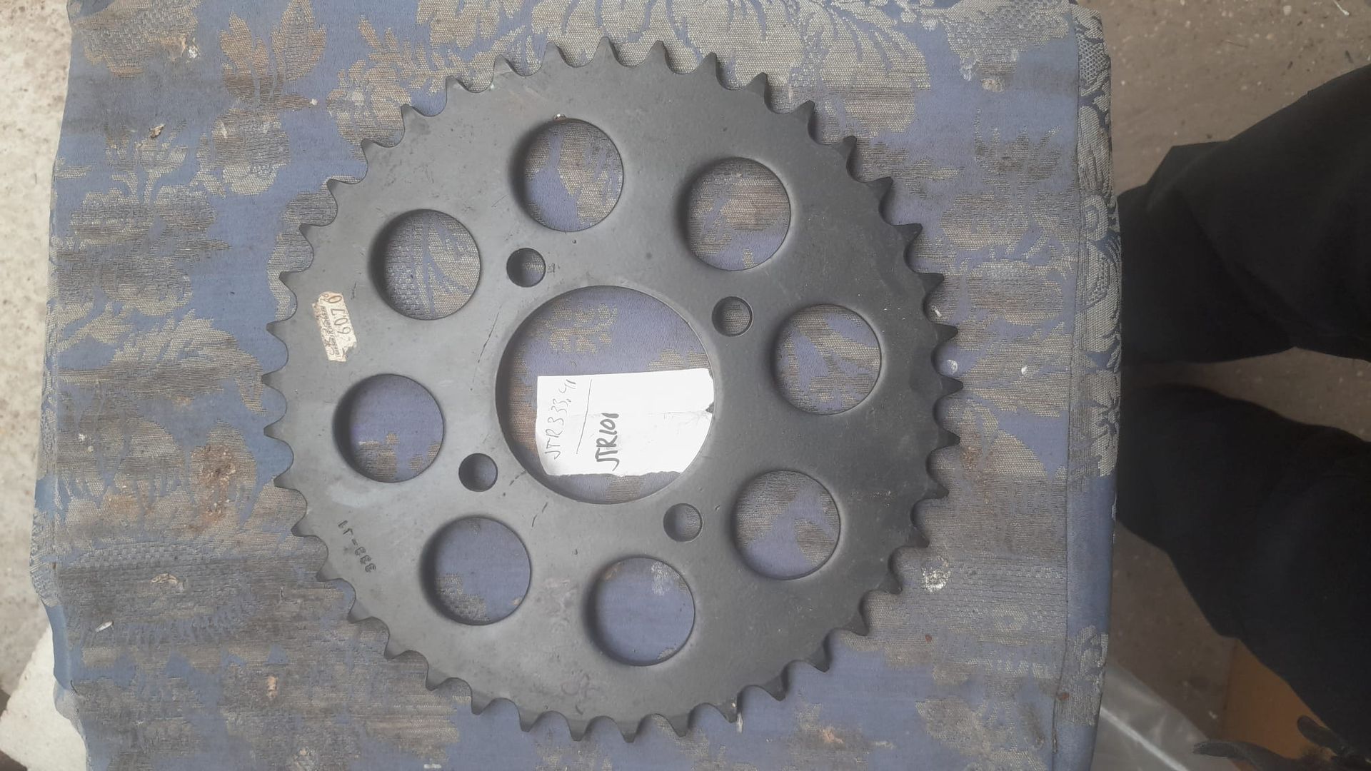 Achterkettingwiel / achtertandwiel	Jtr333.41 , vervangend voor . Ketting 630 , cb750 k7 , cb750 F2 1977