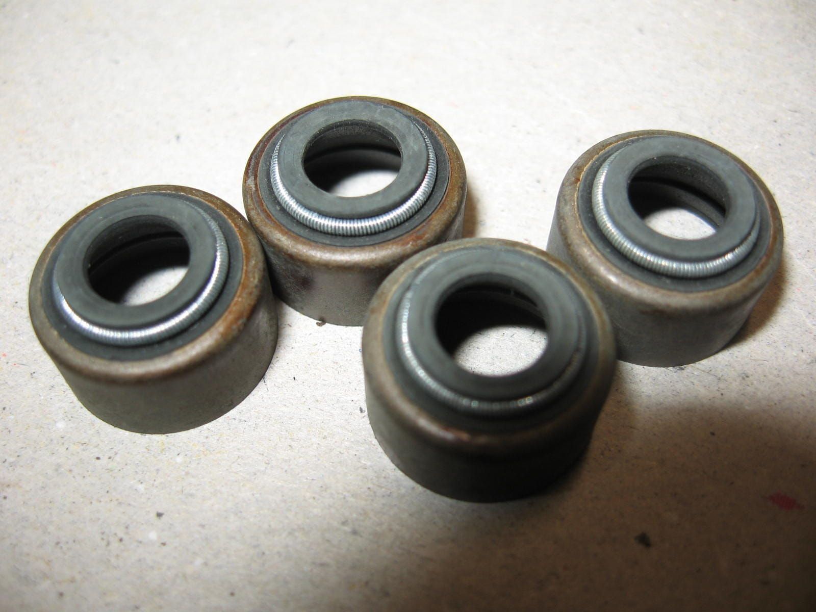 4x klepseal ( 7x14,4x9)gs400 , dr650 1992-95 , gs1000 78-81 , ls650 1988-2006 , gs850 , vs1400 1990-> , gs450 80-88				09289-07002