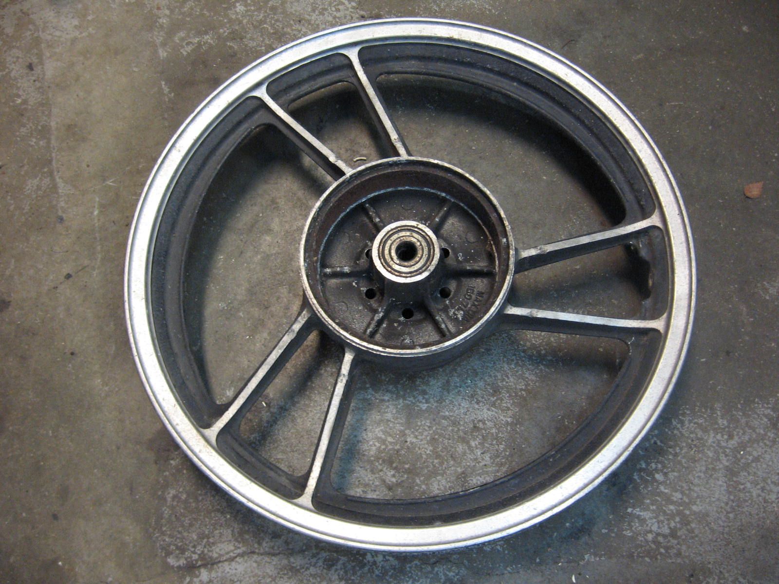 Achterwiel 18x1,85 	Gsx250 1982-83 , gs450 gsx400e 	64150-44400-291