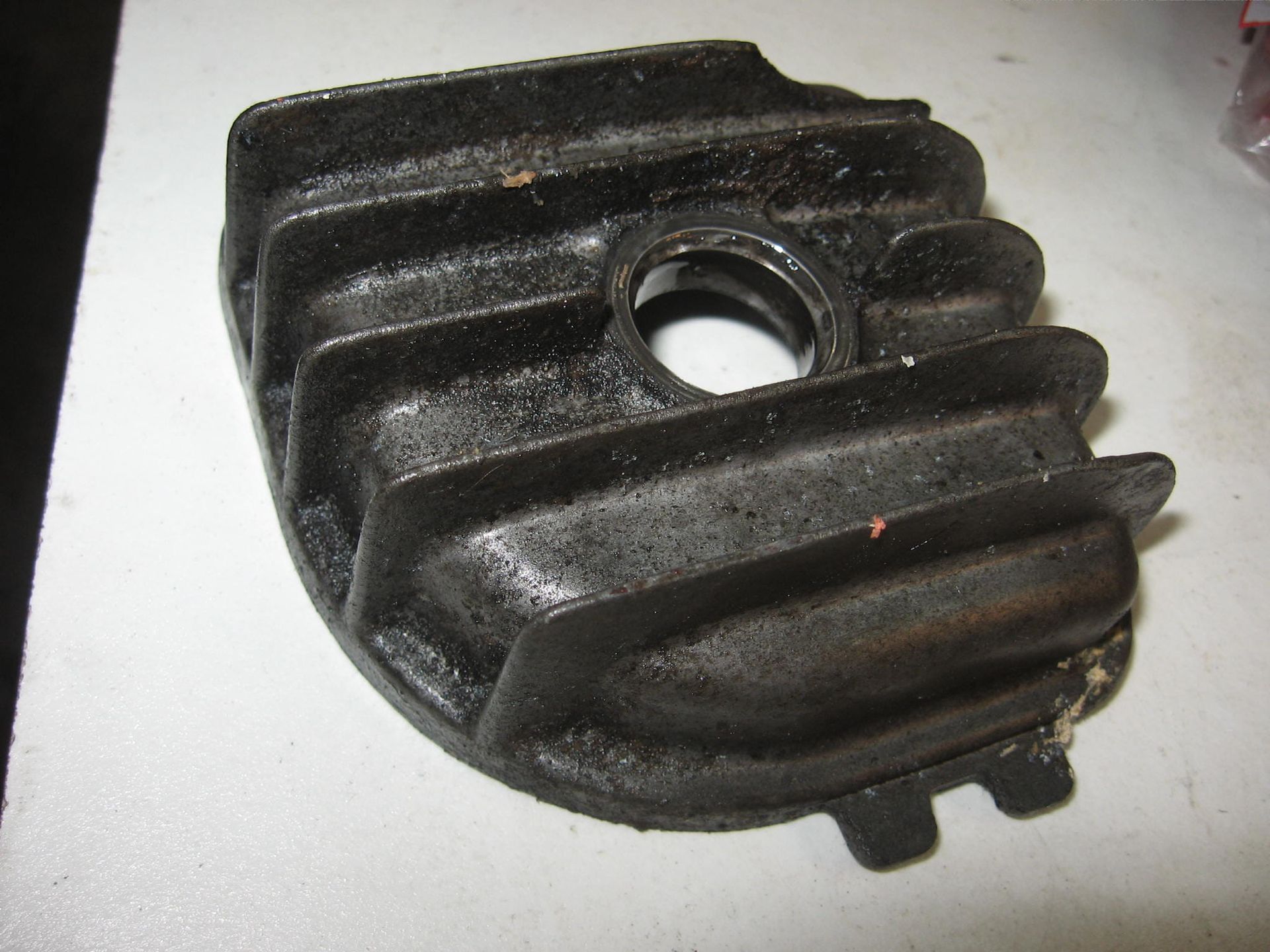 oliefilterdeksel ( houder) // cmx450c  1986-87		15411-mm2-670