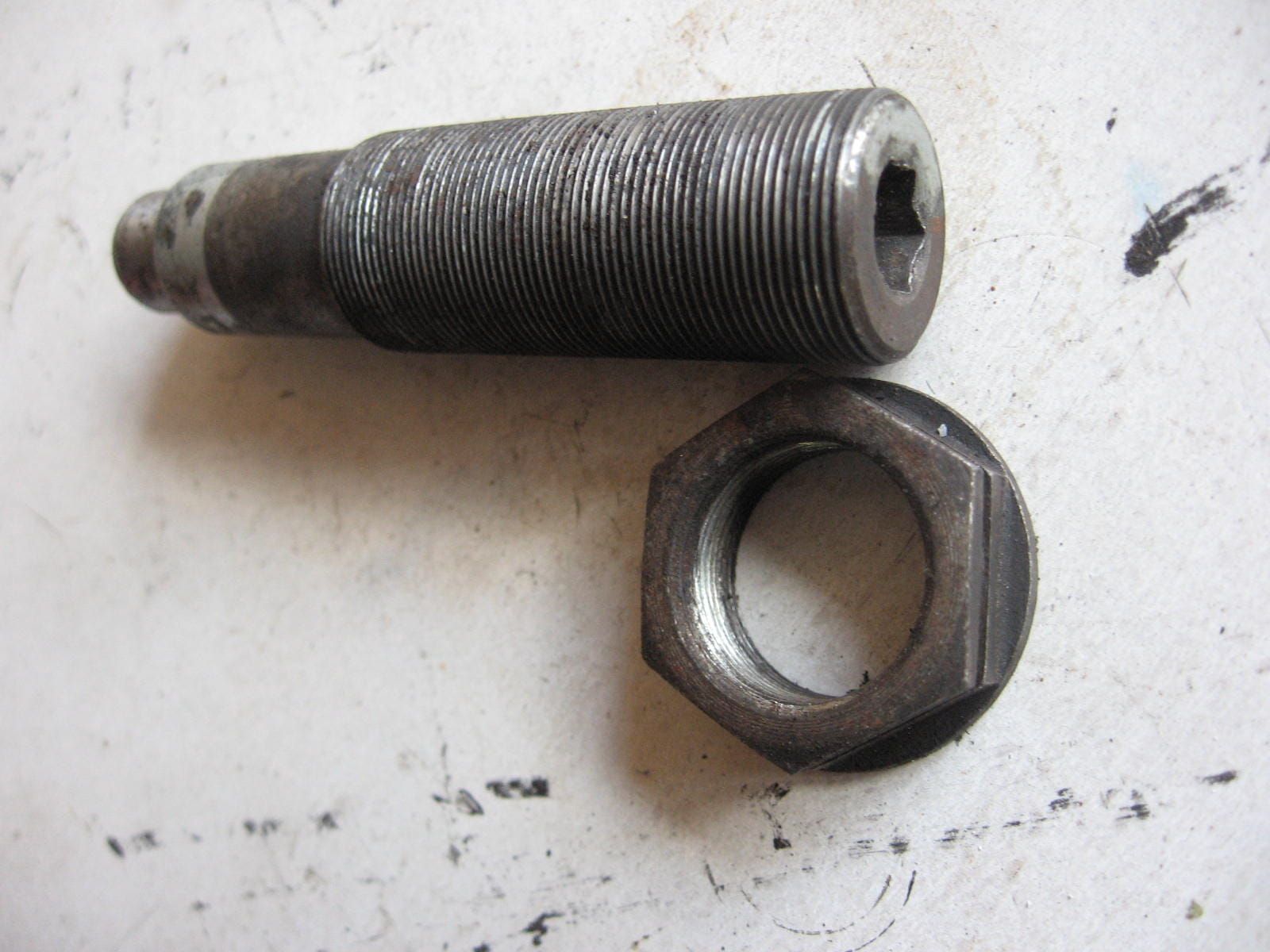 achterbrugbout links met borgmoer	cx500c a	90121-415-000 + 90354-431-670+