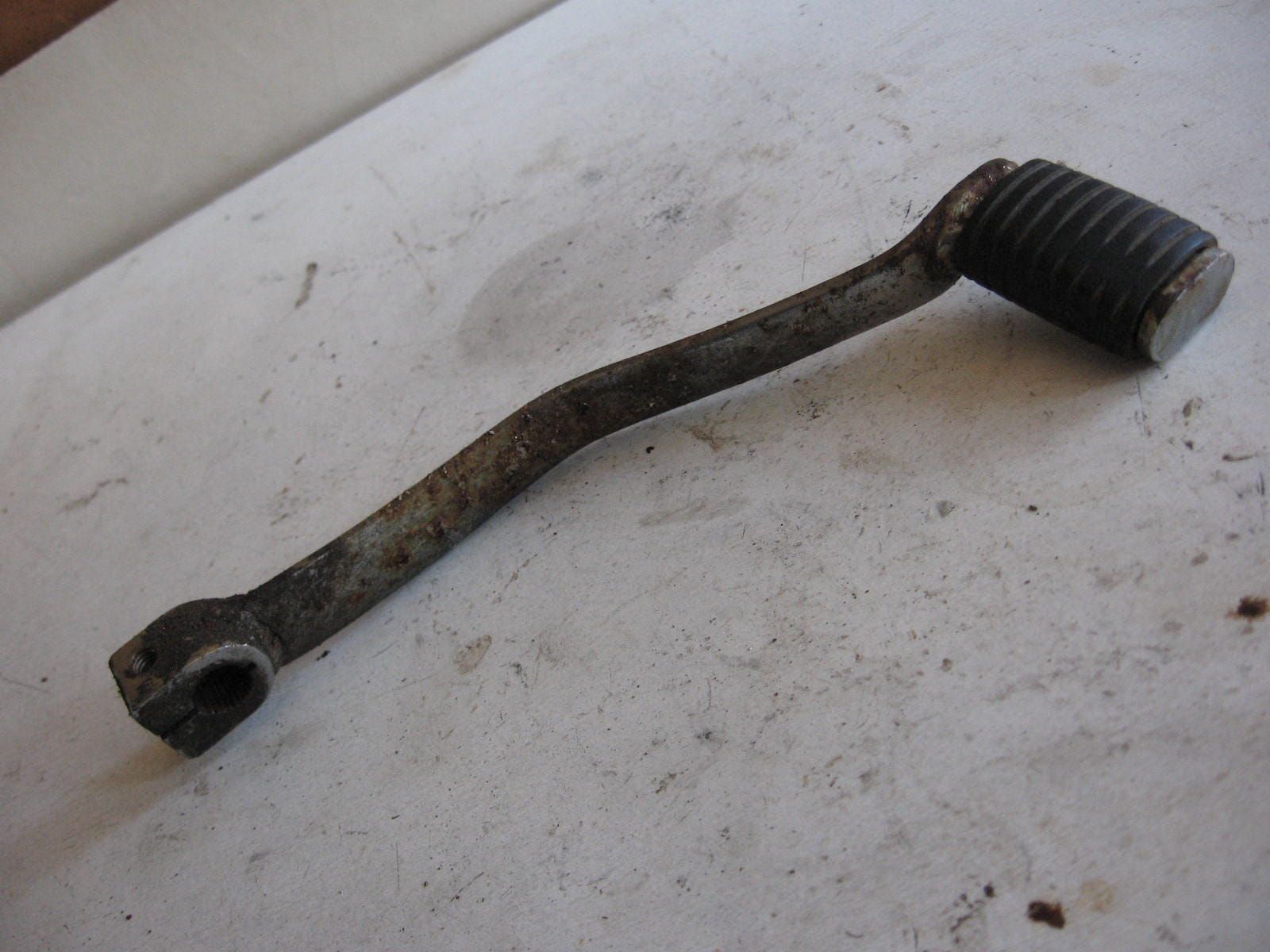 schakelpedaal	Gl1000 1976-77	24701-371-010 , veel roest , vertanding goed