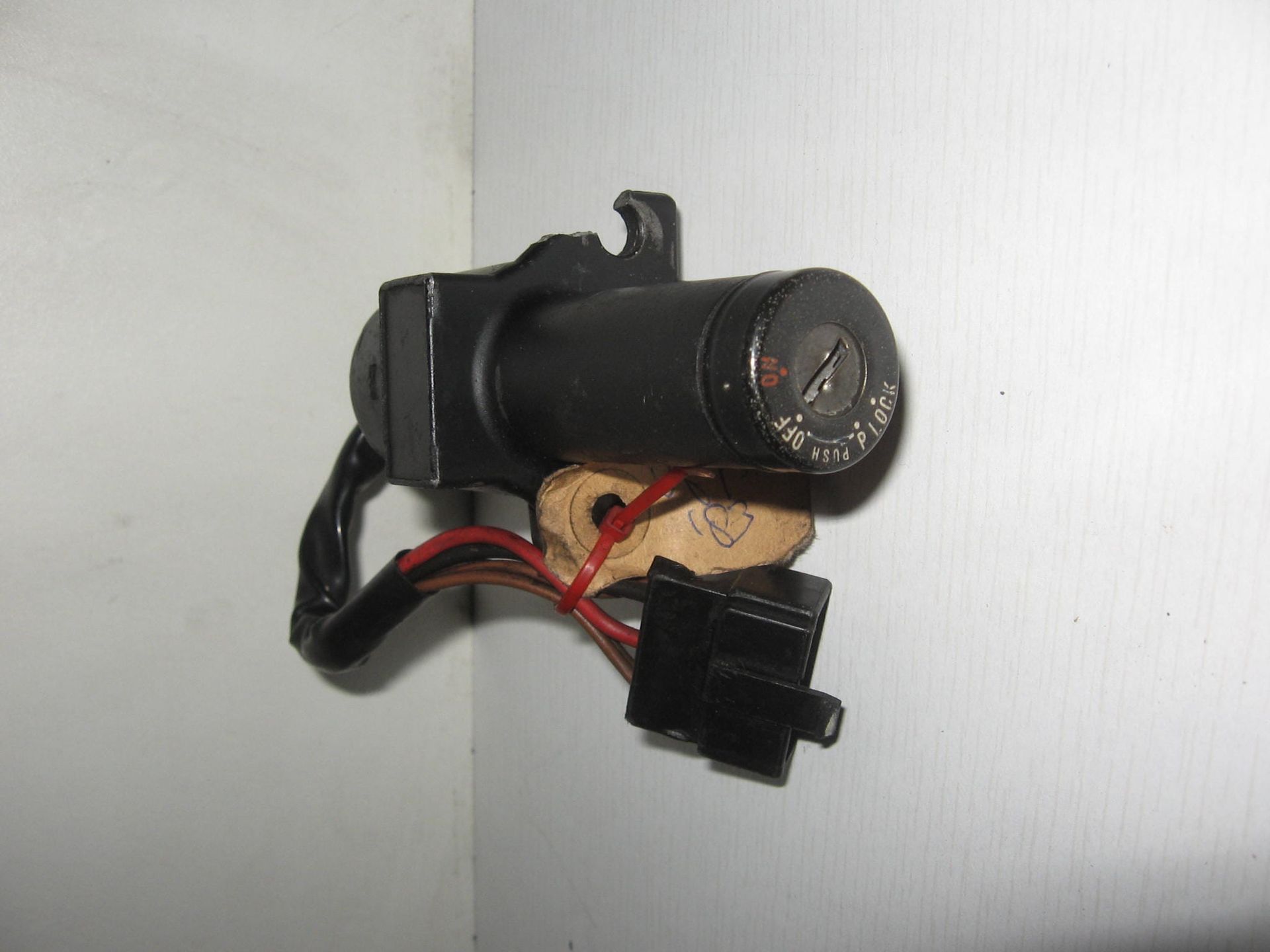Kontactslot met 1 sleutel // vf750c 1982-83 , vf750s 1982-83 , vf1100c 1983 , cb1100c 1983		35100-MB0-007