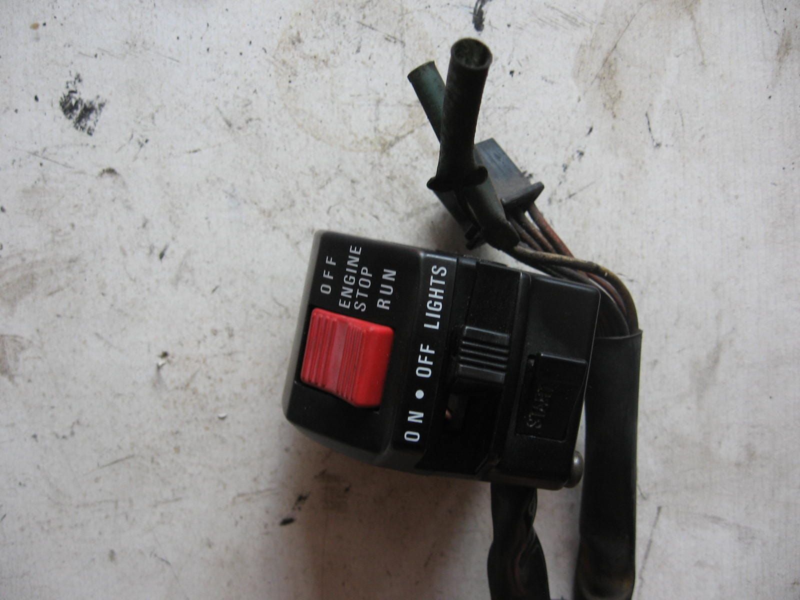 stuurbediening rechts	Gsx600f 1988-96 , gsx750f 1989-96 , vx800 1990-93	37200-45c02	37200-46c03 (2)