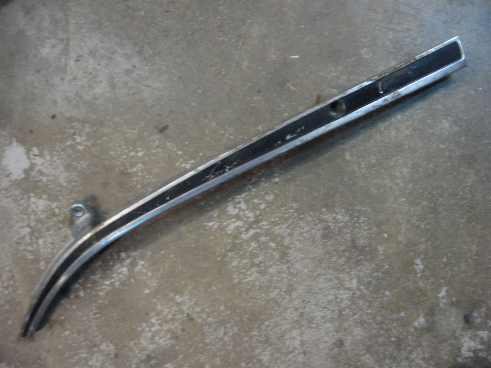 steun achterspatbord , kontje links	Vf750s 1985	84120-mb0-890	84120-mbo-950