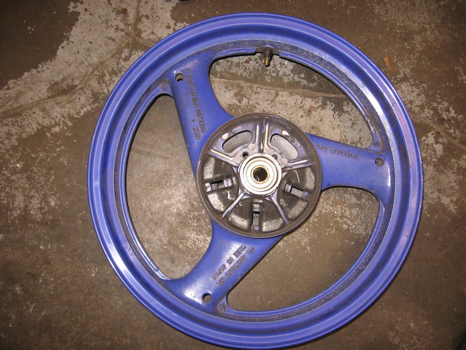 achterwiel 17xmt3,5 , paars	gsx600f gsx750f 1988-96	64111-34c00 -1ty