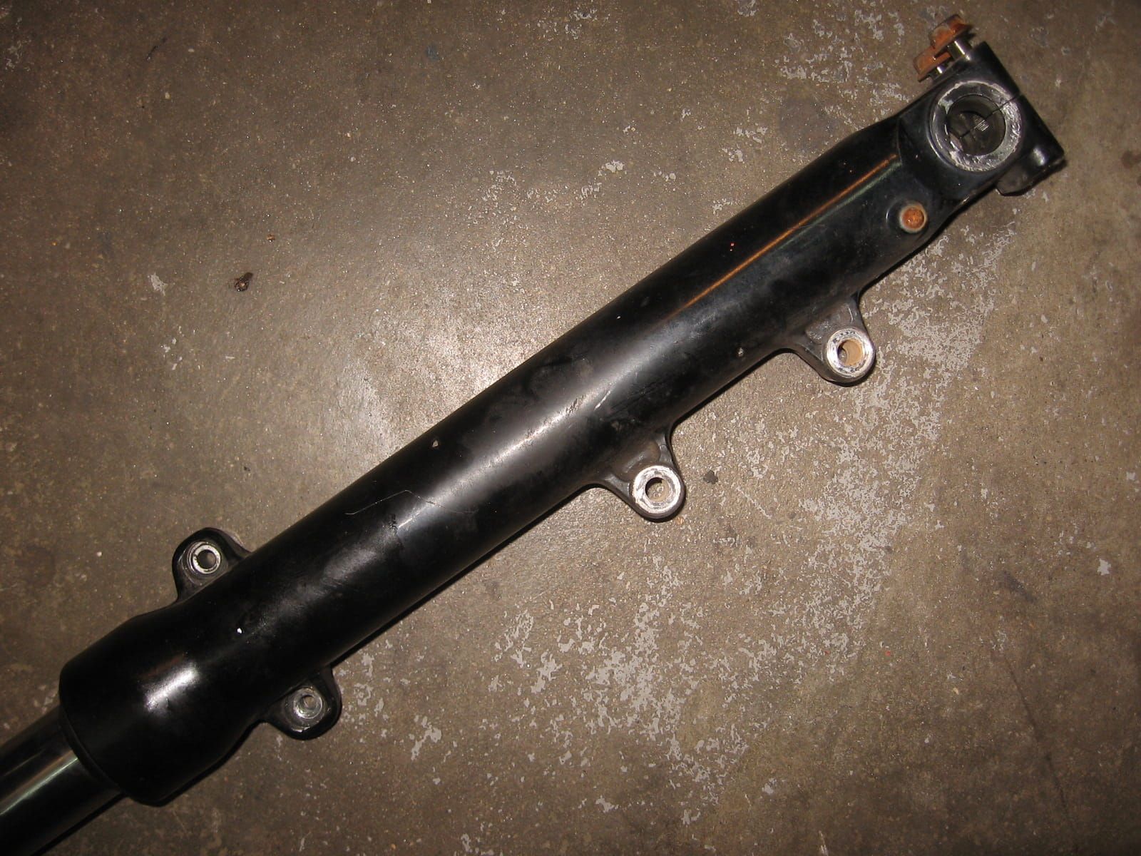 voorpoot rechts	Vfr400rg 1986	51400-ml0-004		,beginnende pitting