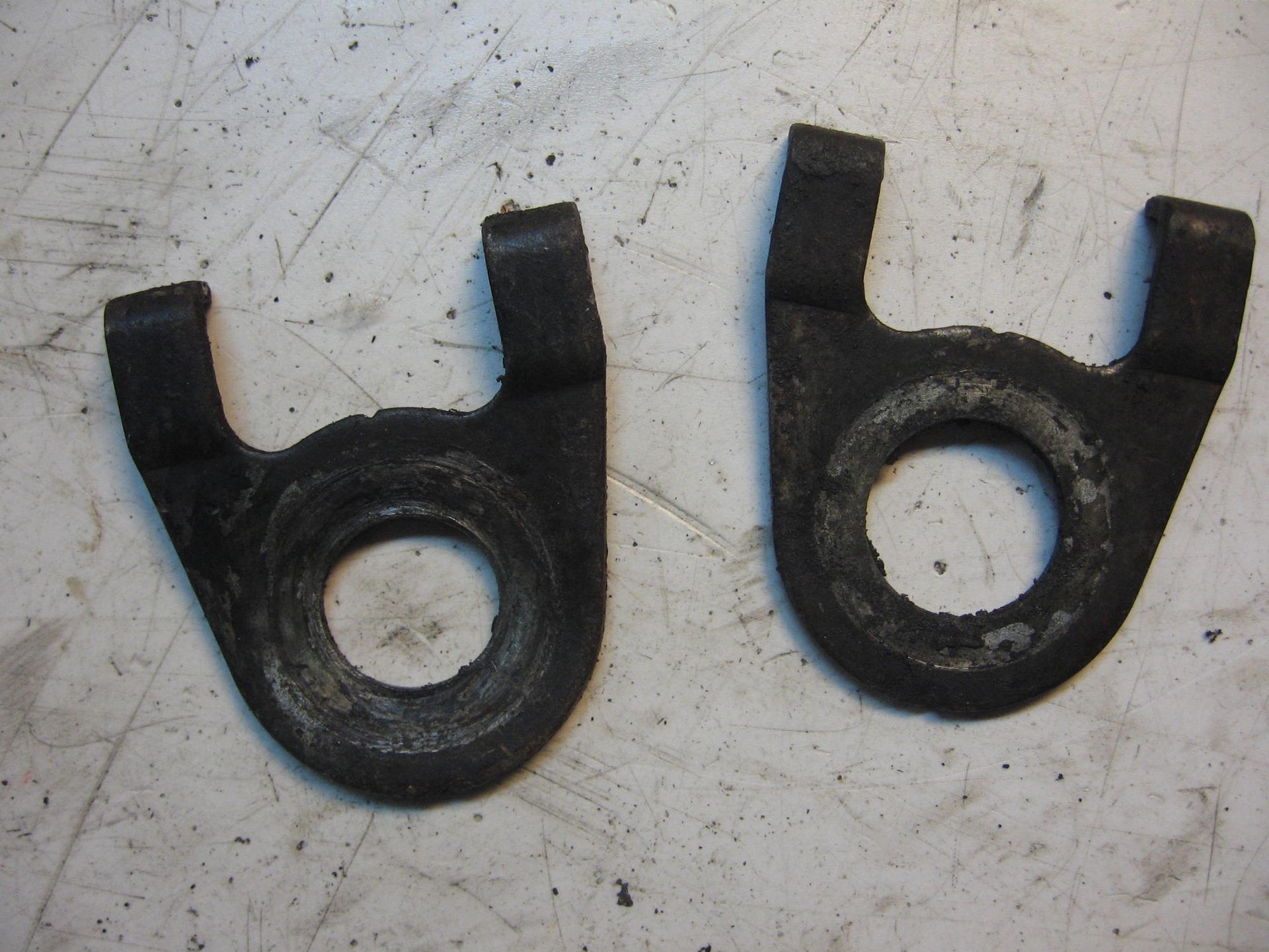 1x plaat kettingspanner  achterwiel as // GSX-R750 1986-87 gsx-r1100 1986-88		64713-27A10	64713-27A11