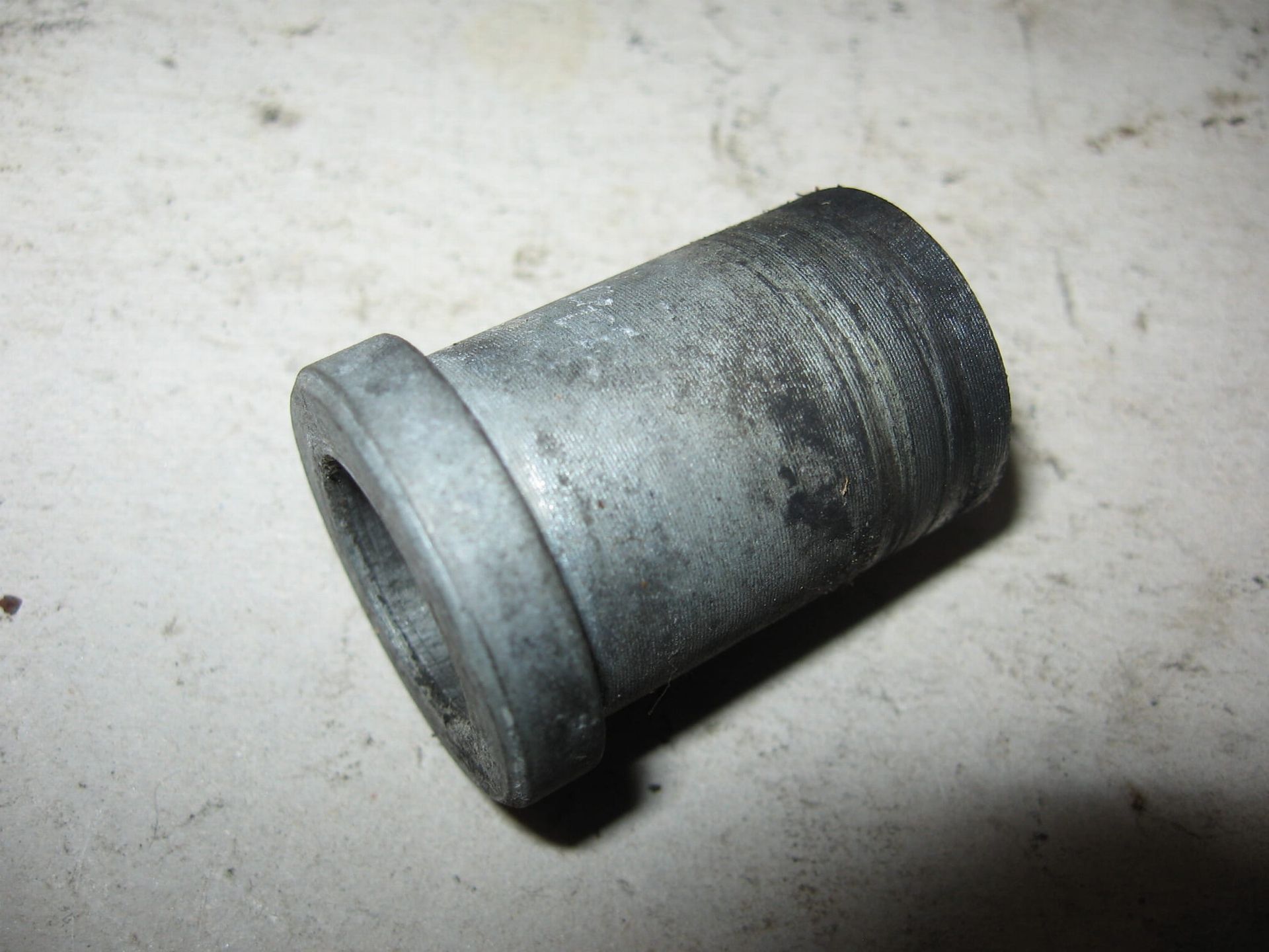 afstandsbus voorwiel	Gpz500s  1987-93 , er5	92027-1118 	,	26/21,9x34x15