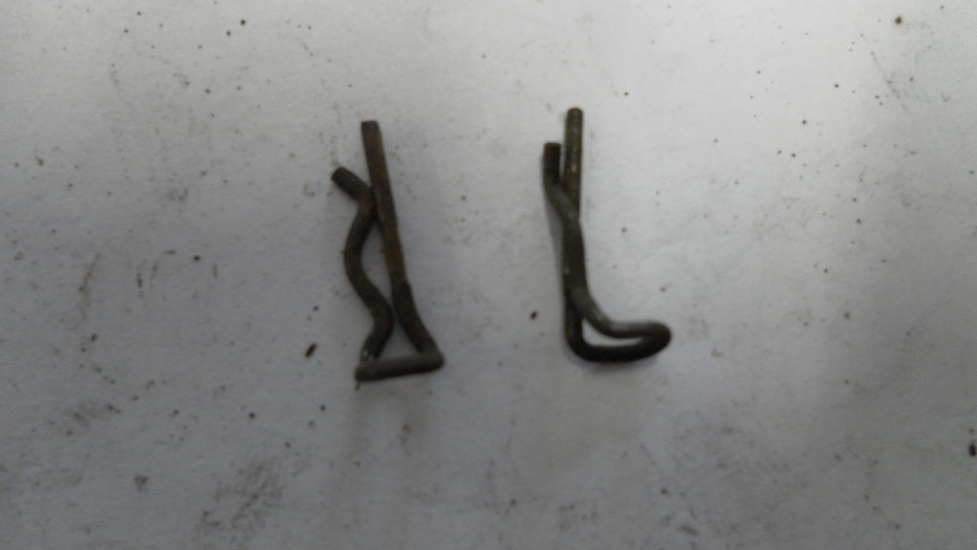 2x borgclip pen bevestiging remblokken	fj1200 t/m 87	3he-25925-00