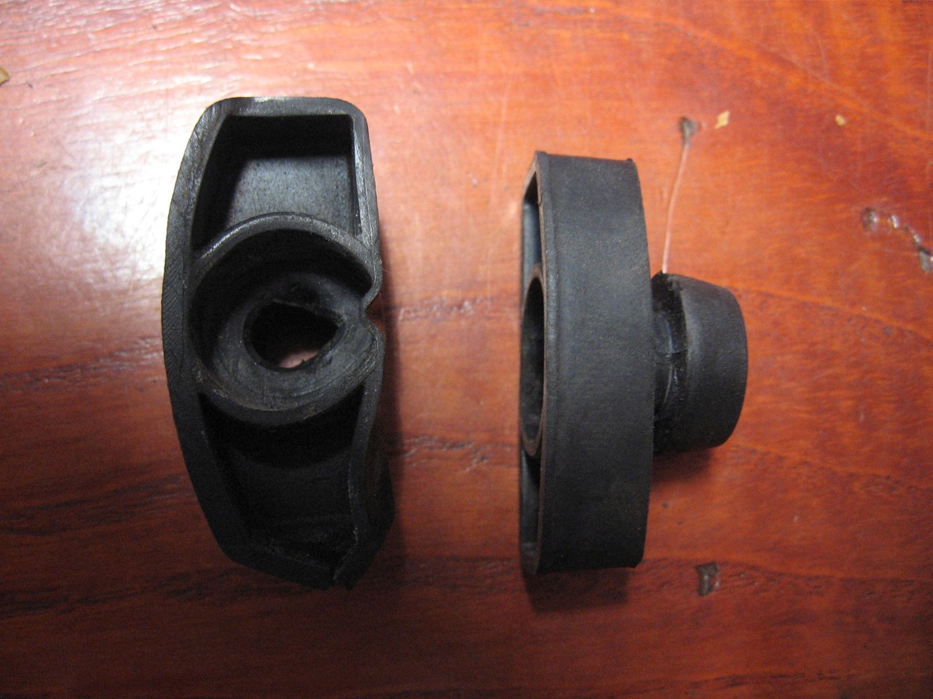 rubbers bevesteging teller //kz550 c2 80-83 kz750 1980-82 kz1000 police 1980-2005		92075-1101