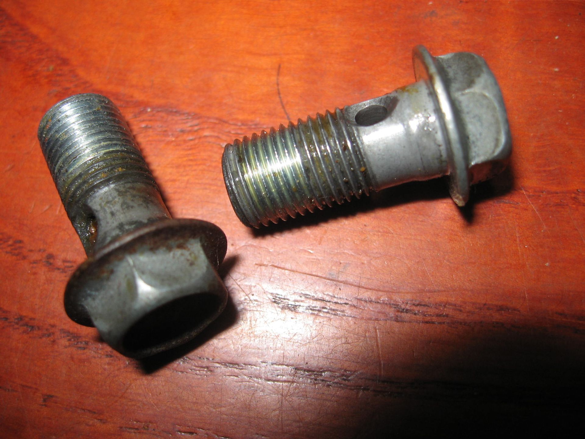 2x enkele banjobout voorrem m10x1,00	Gsx600f 1988-96	09360-10017	09360-10039 , 09360-10061, -10041