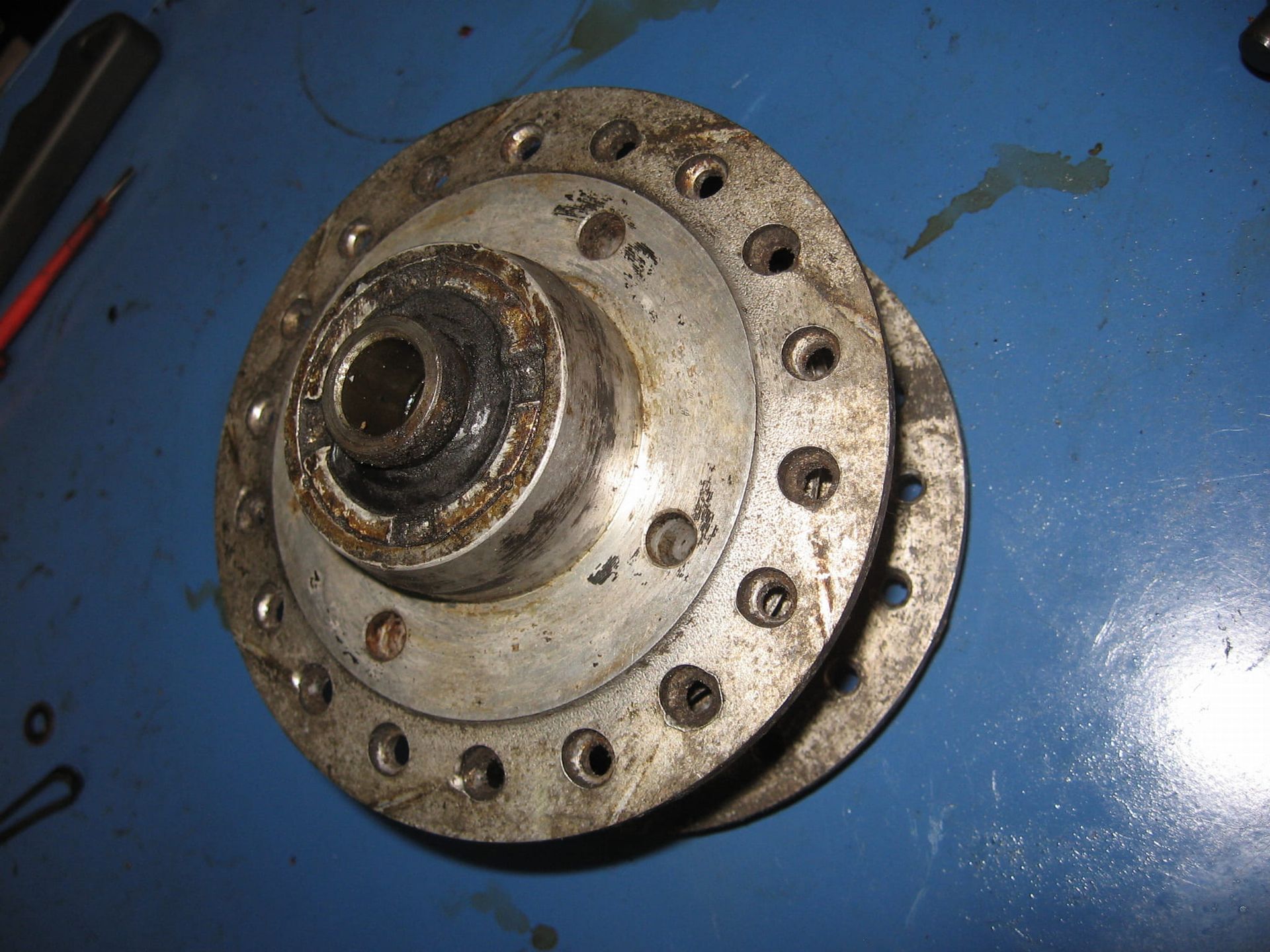 Frontwheelhub . Voorwielnaaf	cb400f 	44601-317-702