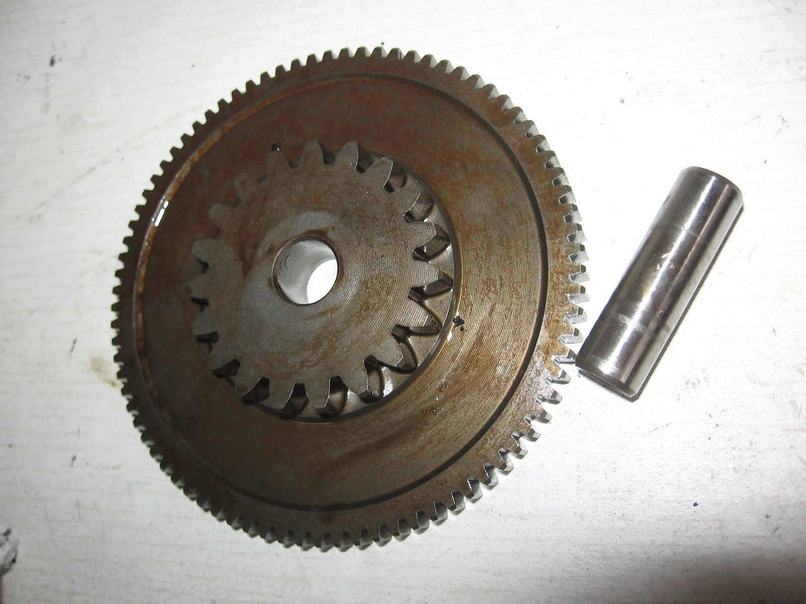 tussen tandwielen startmotor/startkoppeling	Vtr250 1988-90 , vf500 1984-86	28130-ke8-000 + 13111-gs7-000