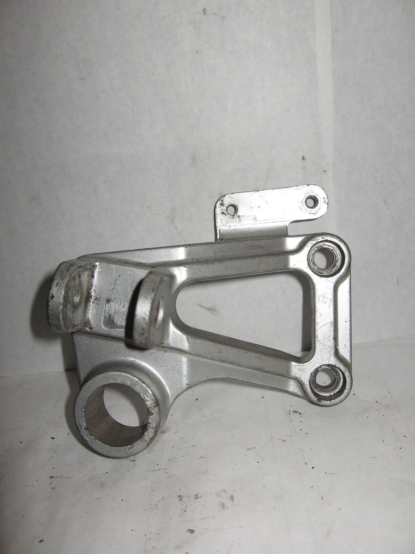 voetsteunhouder duo rechts	Gpz600r 85-89	35011-1243