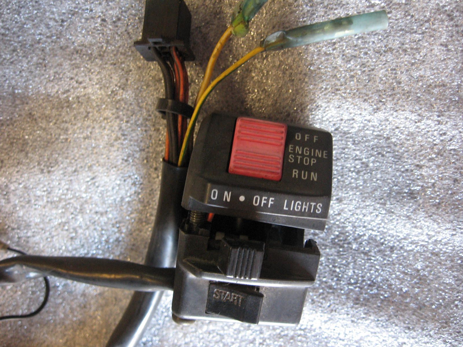 stuurbediening rechts	Gsx600f 1988-96 , gsx750f 1989-96 , vx800 1990-93	37200-45c02	37200-46c03