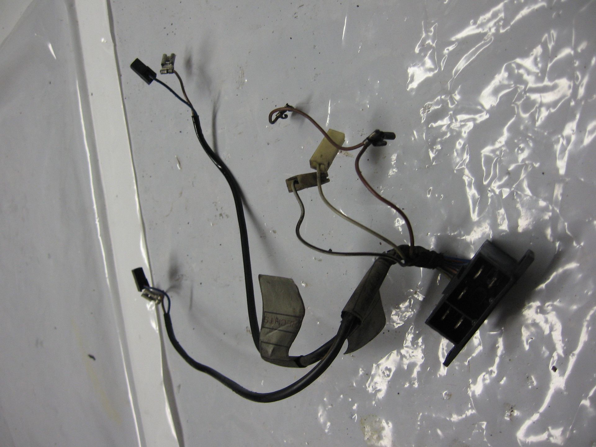 kabelboom achterlicht / knipperlicht	k75rt ,k75 86-96 , k1100rs 93-96 , k1100lt 92-97 , k100 84-87 , k100lt 87-91 , k100rt 84-88	61121459130