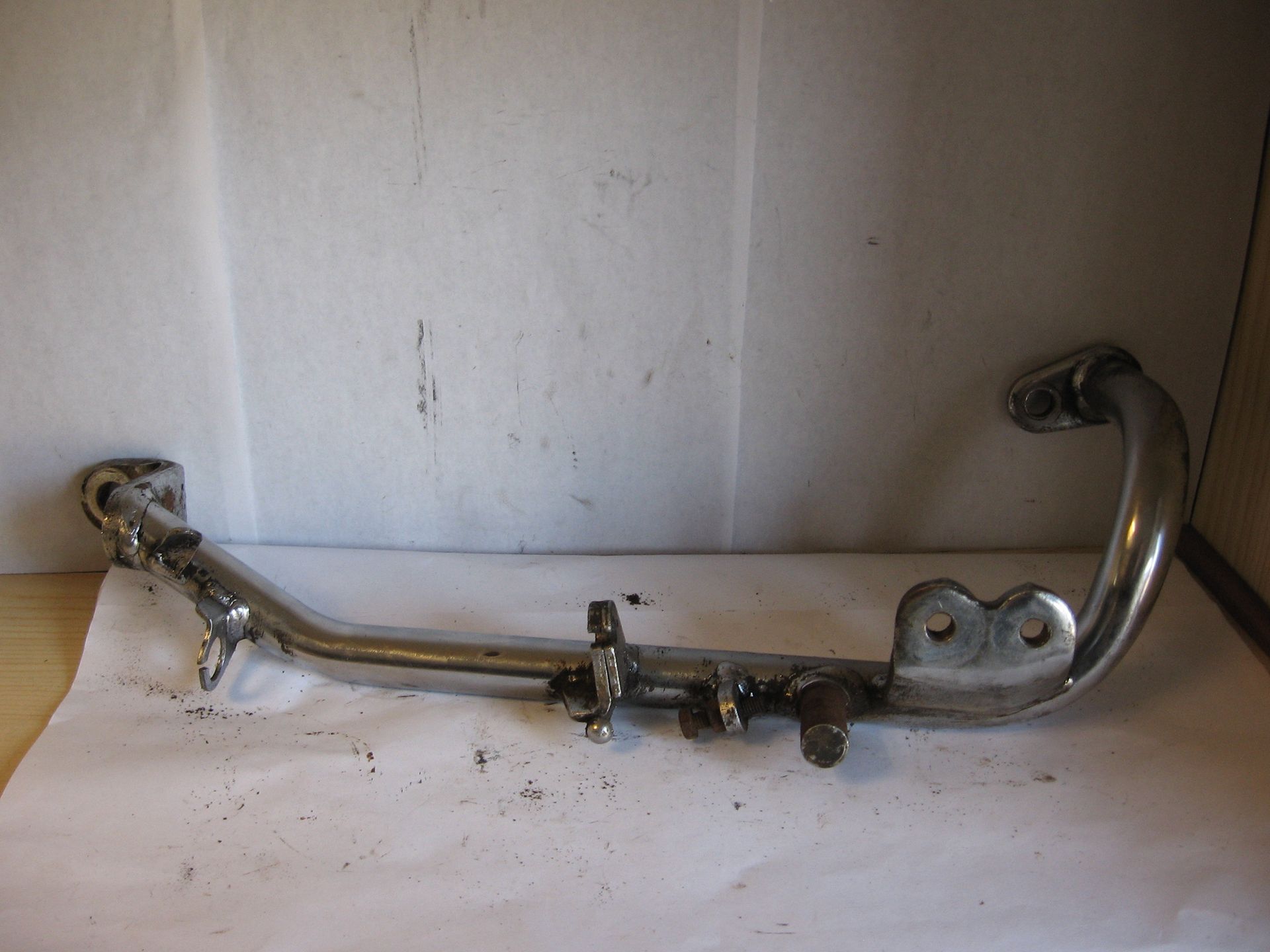 Footrestbar 2 , rechter voetsteunhouder en rempedaalhouder 	Xv535 87-2000	2GV-27472-00 	2GV-27472-02