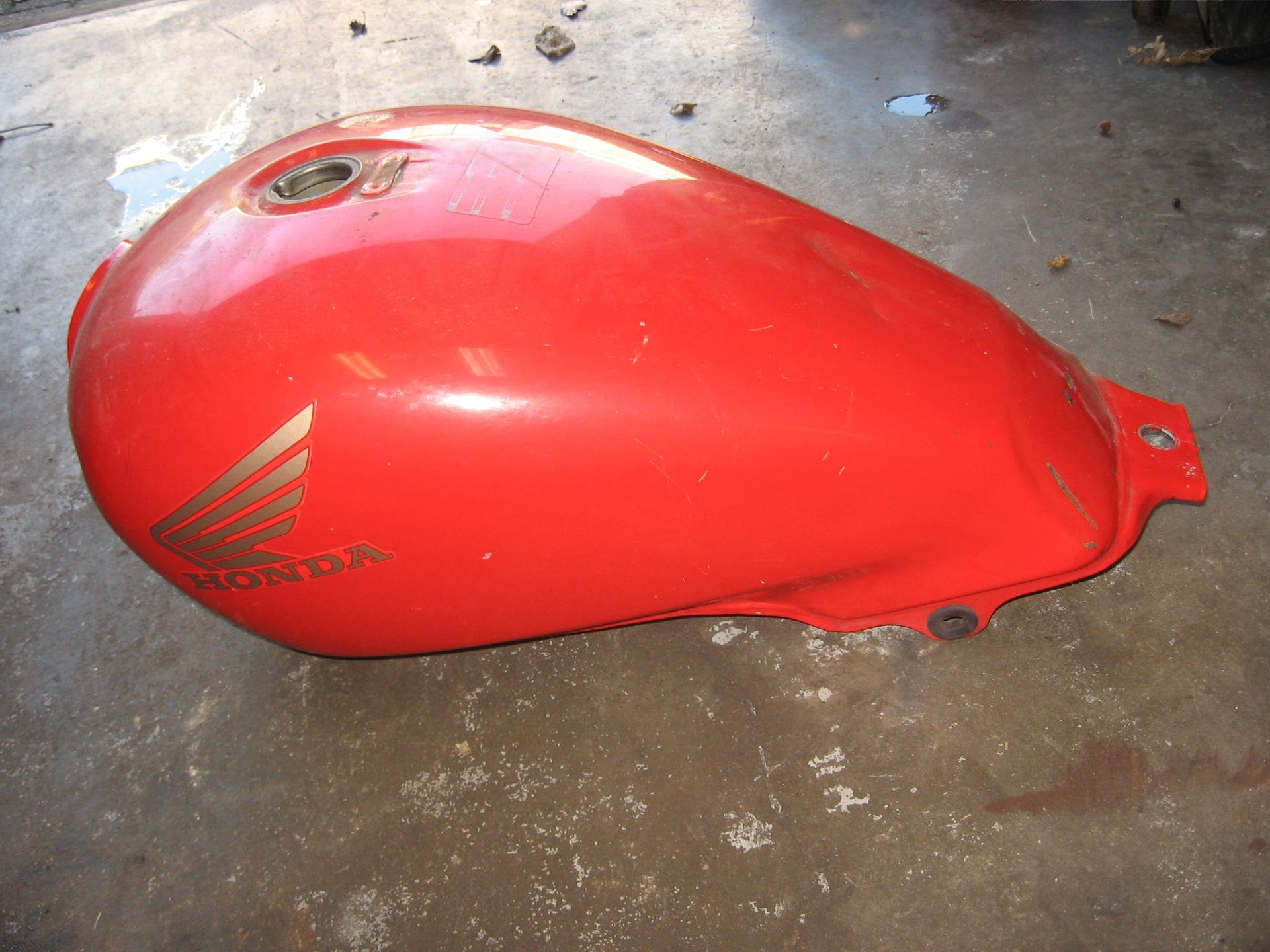benzinetank met een aantal deuken  /zie foto/ cb250 1994 (1991-2002)