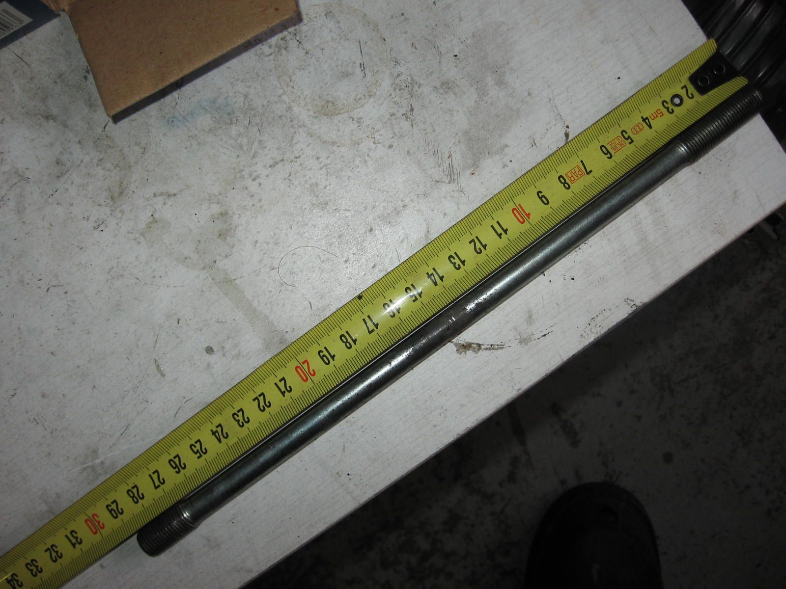 Achterste cilinder draadeind 	28,5mm , TR1, xv ,xvs1100	90116-12469 , 90116-10344	90116-12350
