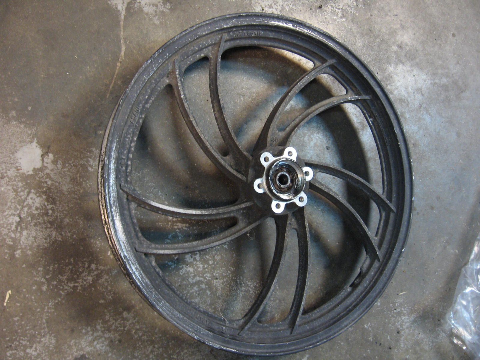 Voorwiel , geschilderd	TR1	4k0-25168	4h7-25168 , ASAHI , F-07 ,MT1,85x19