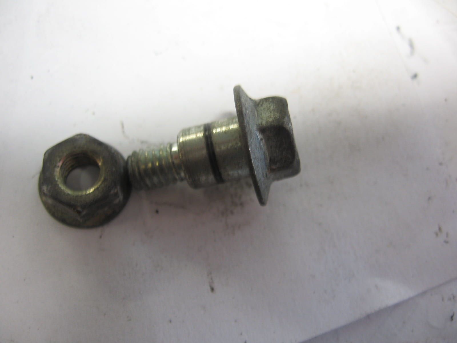 flensbout met dikke borst m6x16 + flensmoer , 2x kruiskopschroef bollekop 5x6 , 90113-mj4-670 , 93903-25080 , St1100 91-2003