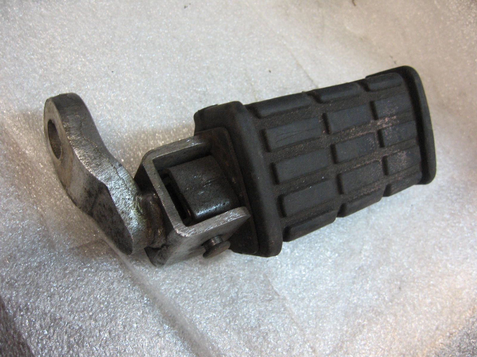 Linker passegiersvoetsteun , duostep	Xv920j , xv920k , xv750 81-83	4x7-27430 	 3h5-27433-