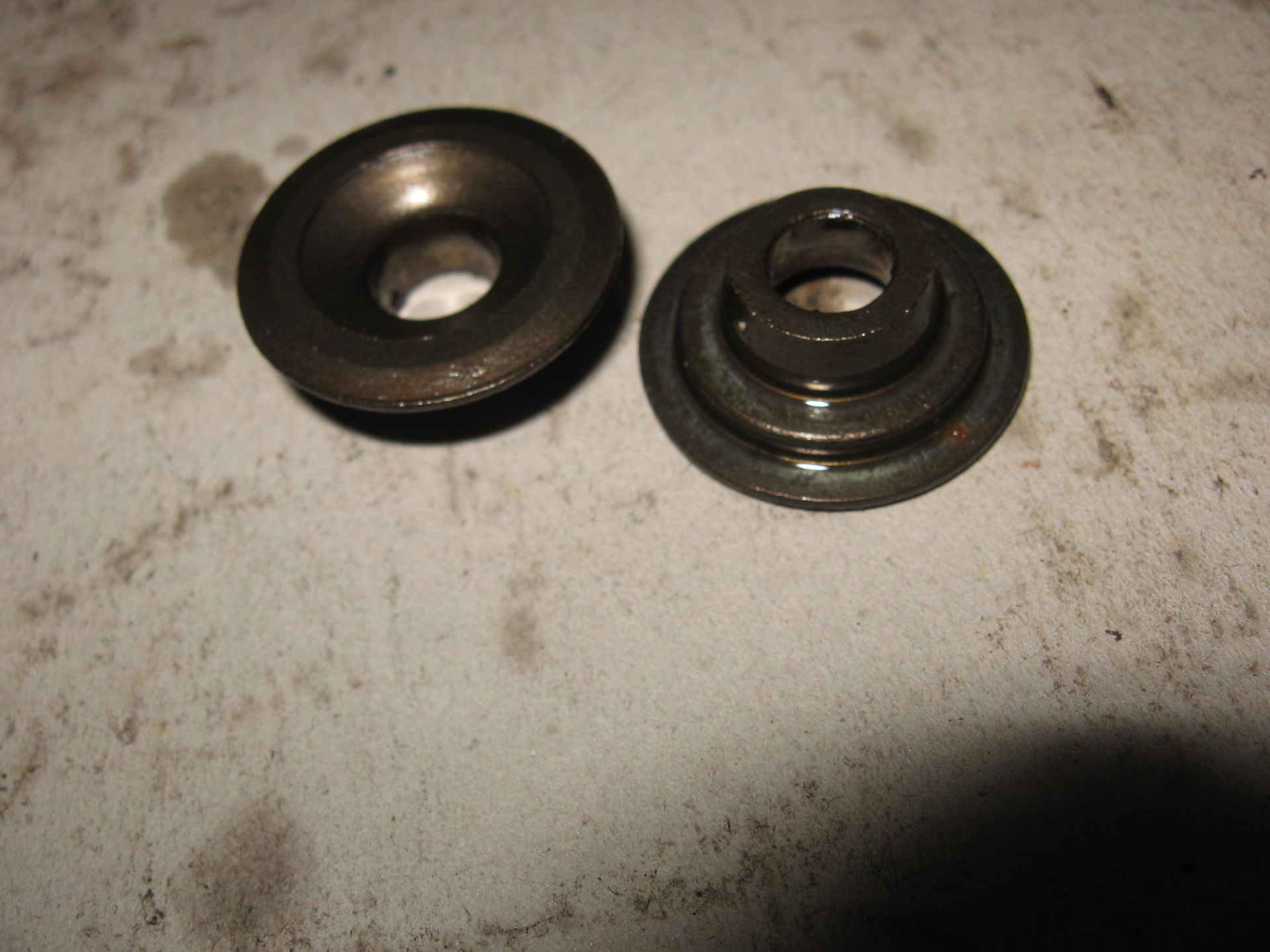 2x retainer valve spring	Gsx400e 84 86	12931-49201	12931-49200