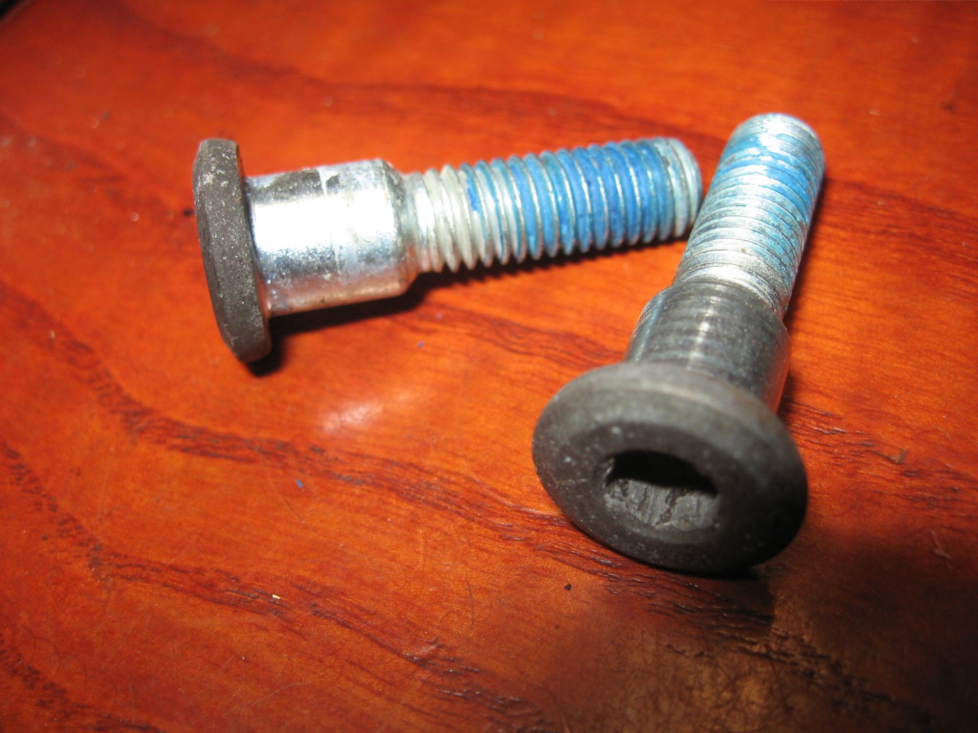 2x bout bevestiging remschijf voor	Gsx600f 1988-2006 , gsx750f , gs	09106-08148	09106-08082