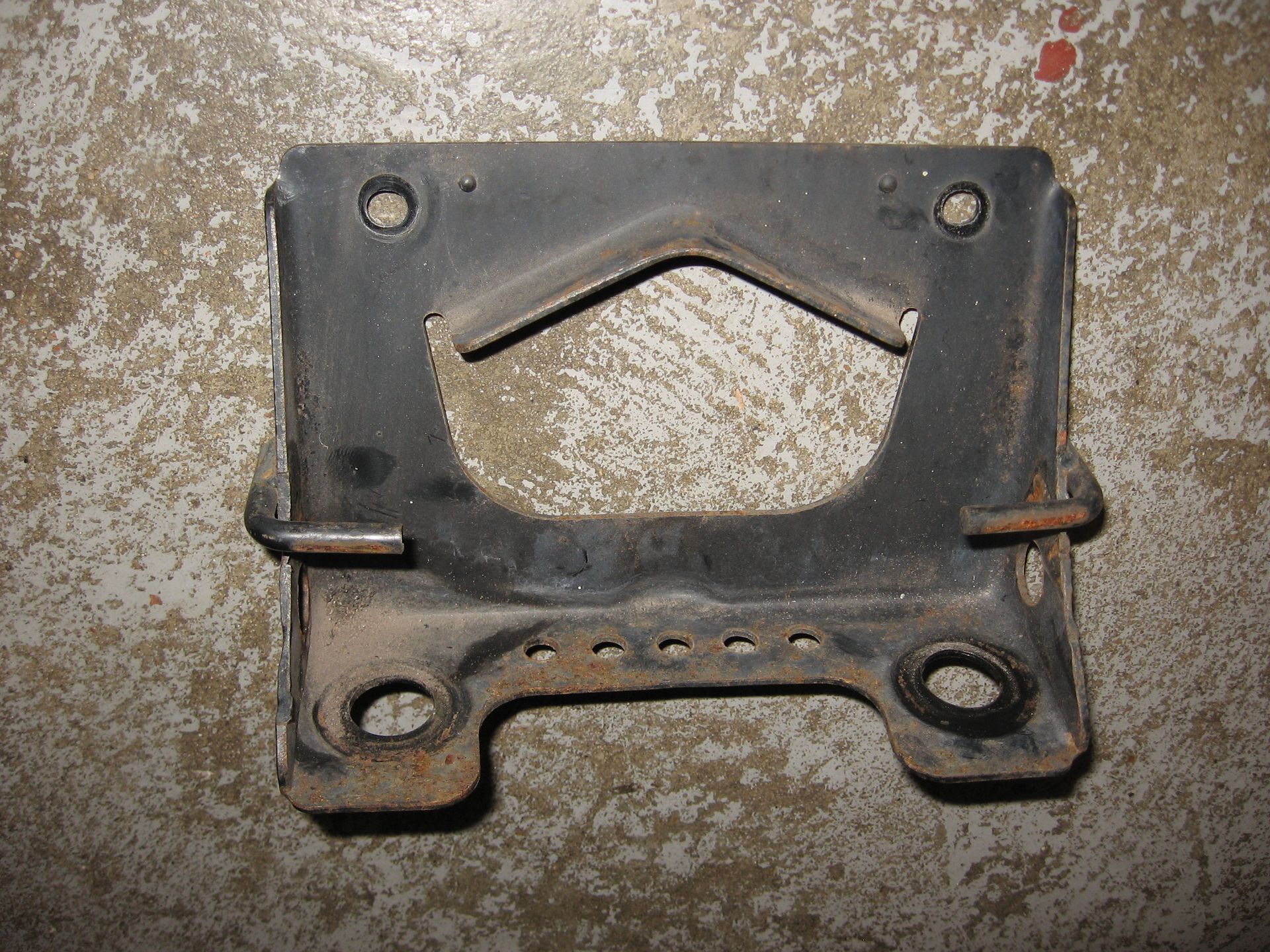 fueltank bracket 	beugel achter benzinetank Gsx1100f  88-94	44550-48b10