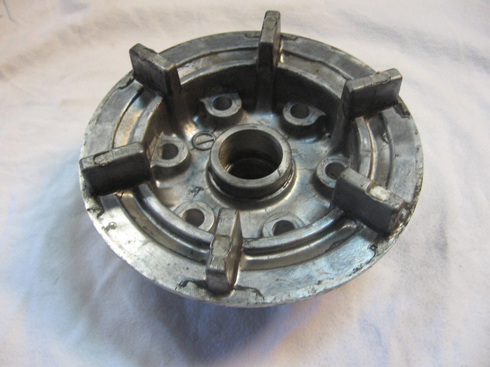 kettingwielhouder wiel  -- gsx400 e 1982 gn400,gs450-250-550		64651-11300