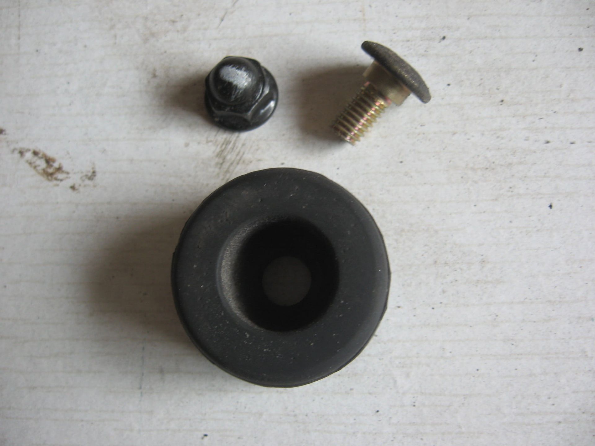 rubberdop achterzijde koffer , met bout	St1100 1991-2003 , st1300 2003-15	81327-mt3-000