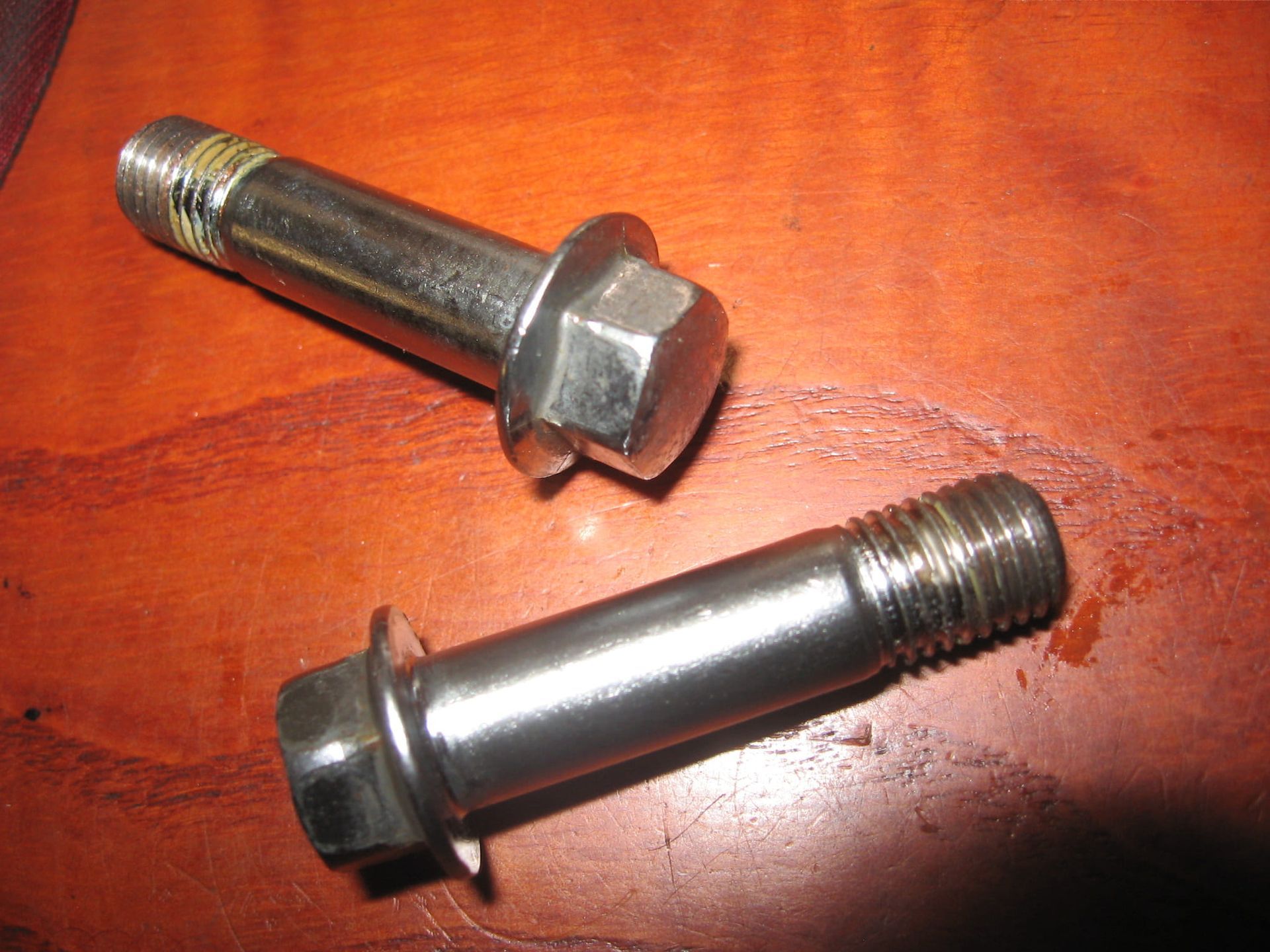 Chroom Flensbout ( M10x1,25x41 ) met borst ( L-27mm) , voorremklauw 	Vn750 1986-2006	92002-1468