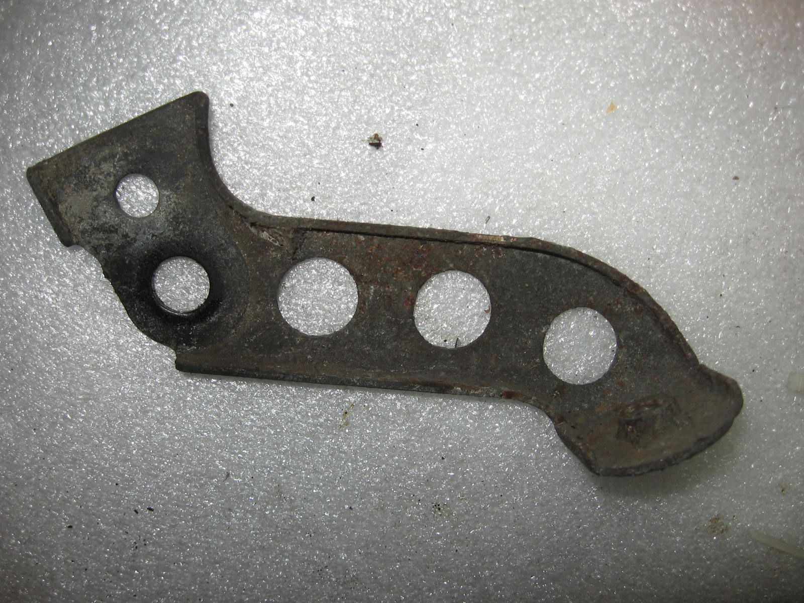 steun onderkuip rechtsachter , puntbak	Gpz500 1987-2009	11048-1686