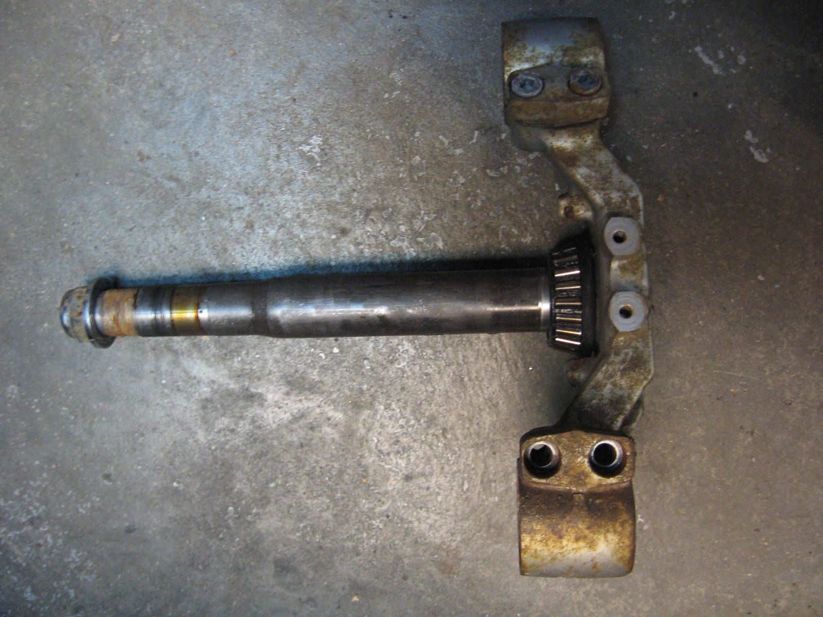 Onderstebalhoofdplaat , T-stuk balhoofd	Xj700 1985 -86  	1AA-23340-