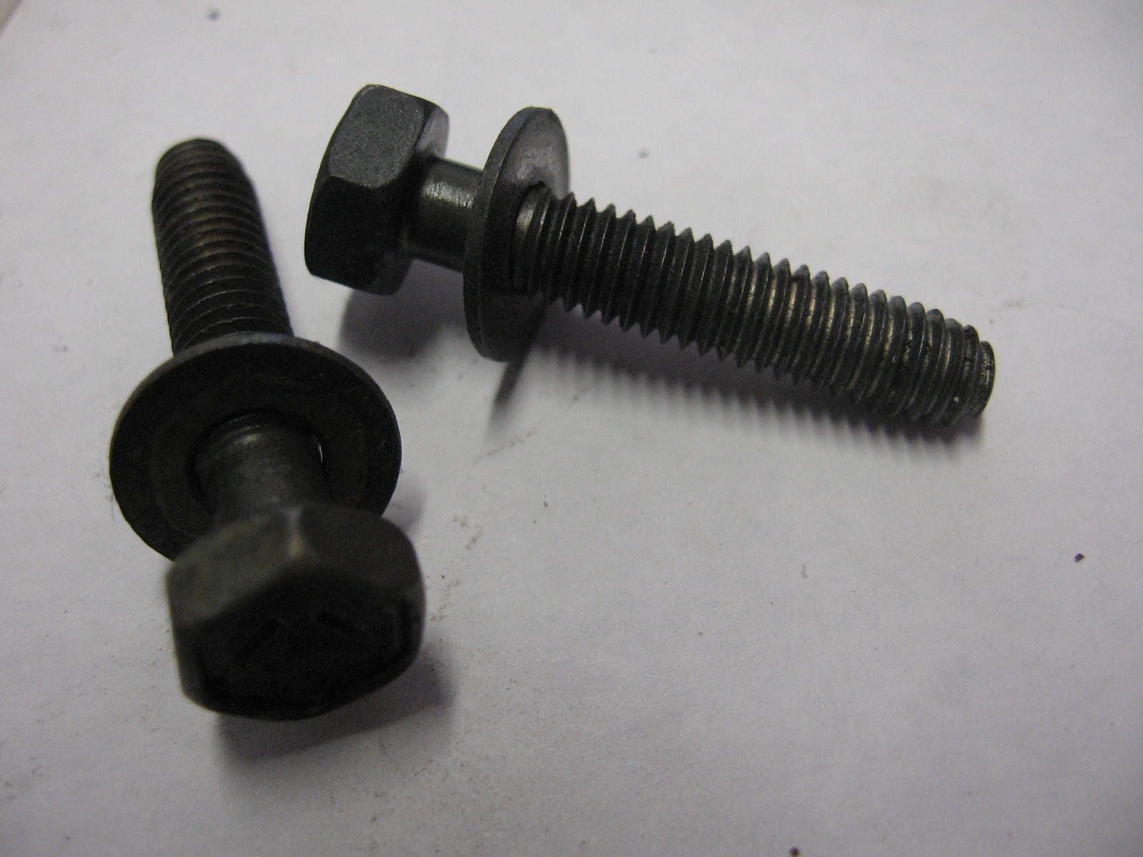 2x bout met ring m6x28 bevestiging tuimelaarsas	gsx550 gs550e 1983 	01107-06308	01107-06307 , 01500-06307 , 01500-0630A